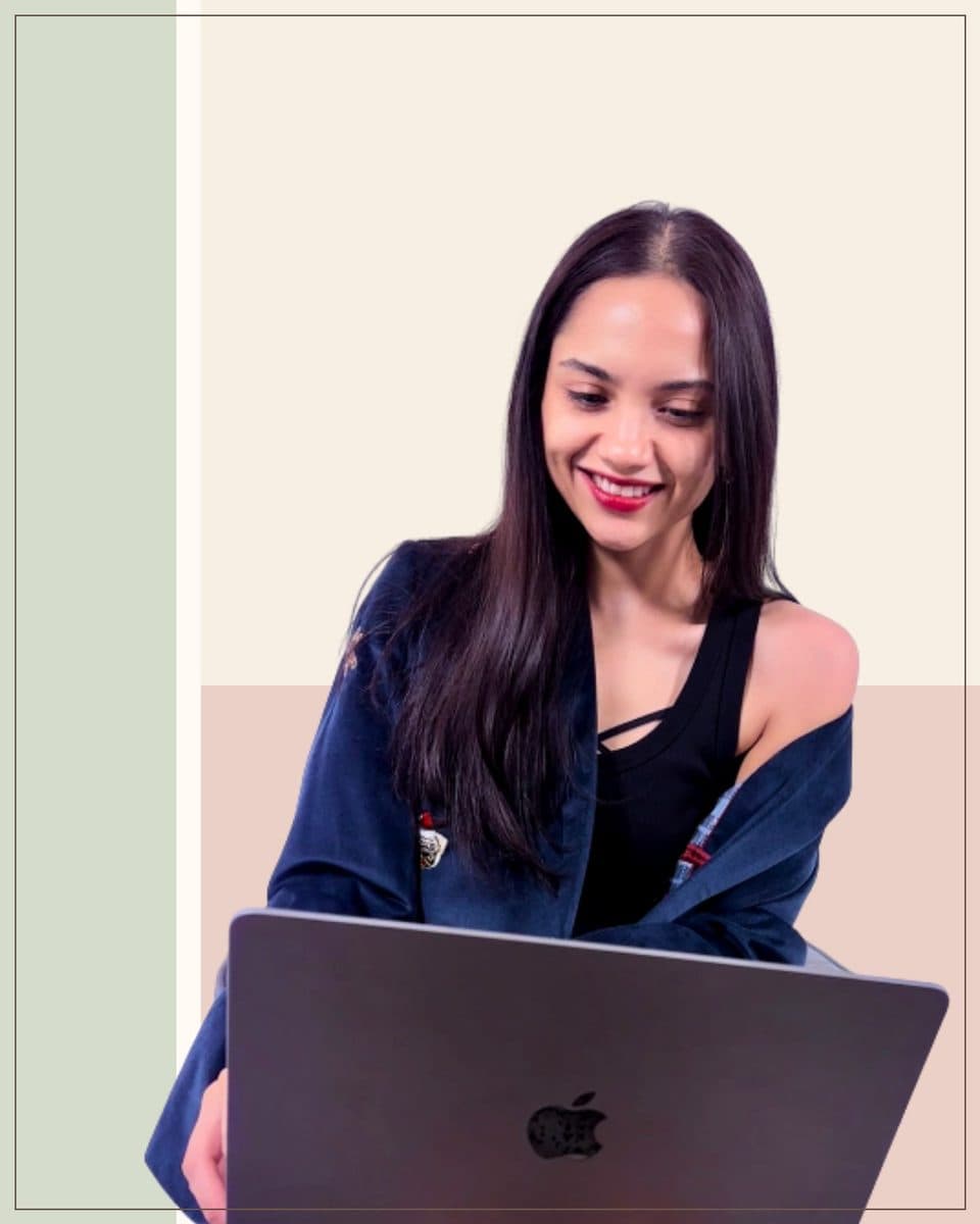 Valeria preparando una consulta online de nutrición